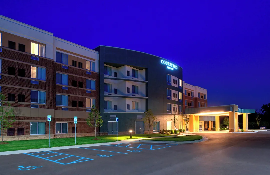 Courtyard By Marriott Detroit Farmington-1